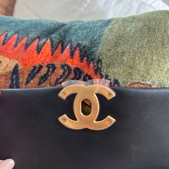 Chanel CC19 Small - Picture 5 of 10